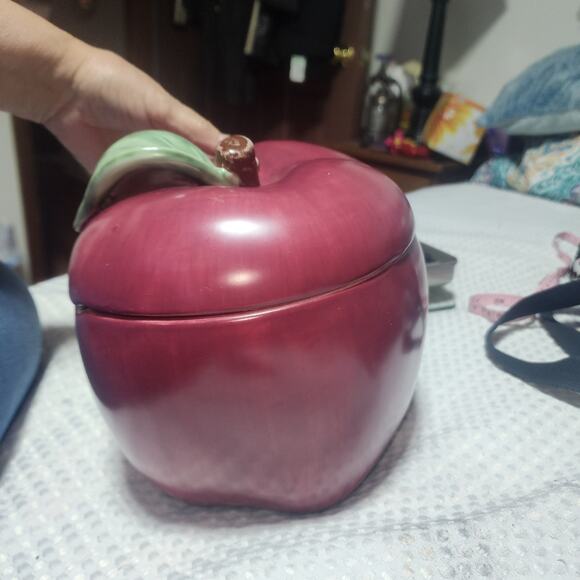 VINTAGE HARRY & DAVID EUC CERAMIC RED APPLE COOKIE JAR WITH LIDS - Picture 2 of 7